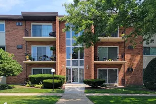 9721 S Keeler Ave, Oak Lawn, IL 60453 - Photo 1