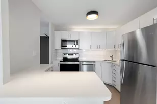 3930 N Pine Grove Ave, Chicago, IL 60613 - Photo 7