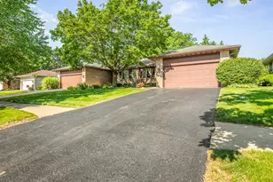 1130 Fox Chase Ln, Rockford, IL 61107 - Photo 3