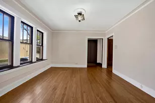 2439 W Birchwood St, Chicago, IL 60645 - Photo 9