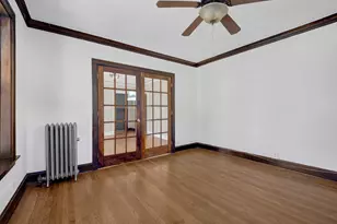 2439 W Birchwood St, Chicago, IL 60645 - Photo 5