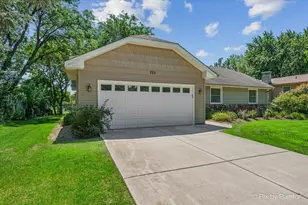 725 N Vista Dr, Algonquin, IL 60102 - Photo 3