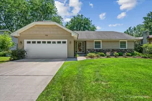 725 N Vista Dr, Algonquin, IL 60102 - Photo 1