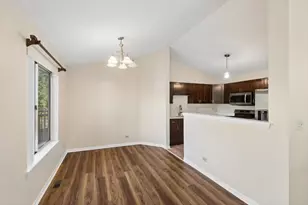 2713 S Embers Ln, Arlington Heights, IL 60005 - Photo 7