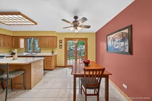 425 Brentwood Ct, Roselle, IL 60172 - Photo 15