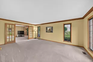425 Brentwood Ct, Roselle, IL 60172 - Photo 5