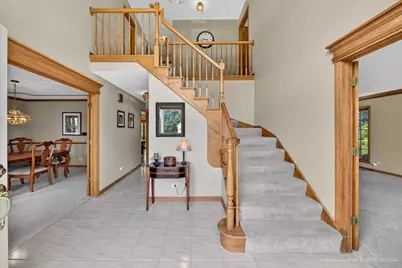 425 Brentwood Court, Roselle, IL 60172 - Photo 3