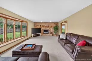 425 Brentwood Ct, Roselle, IL 60172 - Photo 19