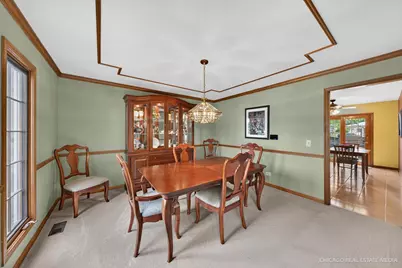 425 Brentwood Court, Roselle, IL 60172 - Photo 7