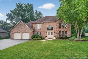 425 Brentwood Ct, Roselle, IL 60172 - Photo 1