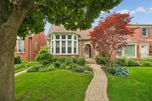6638 N Trumbull Ave, Lincolnwood, IL 60712 - Photo 1