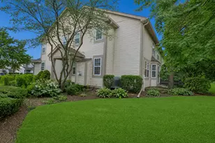 651 Lancaster Cir, Elgin, IL 60123 - Photo 3