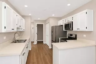 651 Lancaster Cir, Elgin, IL 60123 - Photo 17