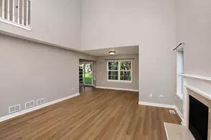 651 Lancaster Cir, Elgin, IL 60123 - Photo 9