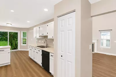 651 Lancaster Circle, Elgin, IL 60123 - Photo 19