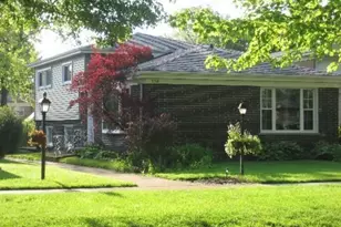 550 Laramie Ave, Wilmette, IL 60091 - Photo 1