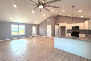 768 Fulton Dr, Centralia, IL 62801 - Photo 5