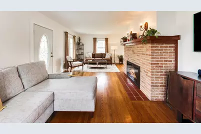 124 E Grantley Avenue, Elmhurst, IL 60126 - Photo 5