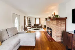 124 E Grantley Ave, Elmhurst, IL 60126 - Photo 5