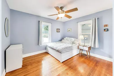 124 E Grantley Avenue, Elmhurst, IL 60126 - Photo 13