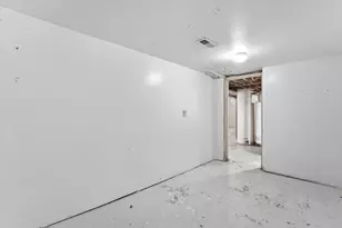 10447 S Ave G, Chicago, IL 60617 - Photo 19