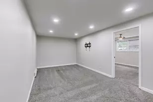 1086 N Northwest Hwy, Park Ridge, IL 60068 - Photo 3