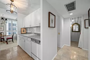 260 E Chestnut St, Chicago, IL 60611 - Photo 9
