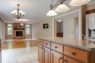 17945 W Pond Ridge Cir, Gurnee, IL 60031 - Photo 7