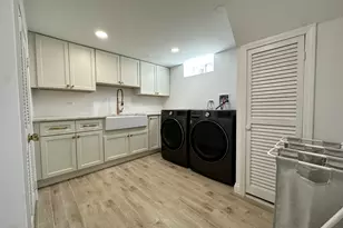8425 W Sunnyside Ave, Chicago, IL 60656 - Photo 21