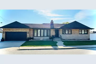 8425 W Sunnyside Avenue, Chicago, IL 60656 - Photo 1