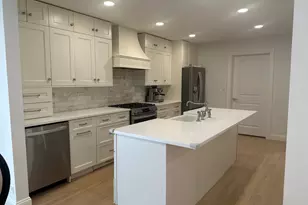 8425 W Sunnyside Ave, Chicago, IL 60656 - Photo 7