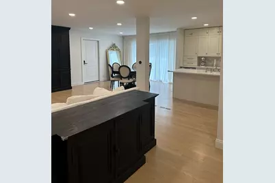 8425 W Sunnyside Avenue, Chicago, IL 60656 - Photo 3