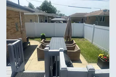 8425 W Sunnyside Avenue, Chicago, IL 60656 - Photo 23