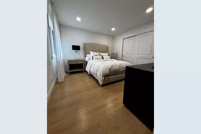 8425 W Sunnyside Avenue, Chicago, IL 60656 - Photo 11