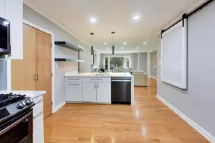 5625 N Kilbourn Ave, Chicago, IL 60646 - Photo 9