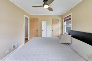 5625 N Kilbourn Ave, Chicago, IL 60646 - Photo 17