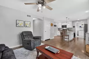 22 W Bluebell Ave, Cortland, IL 60112 - Photo 13