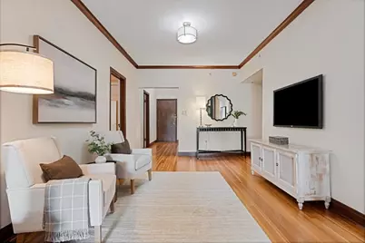 684 W Irving Park Road #E5, Chicago, IL 60613 - Photo 5