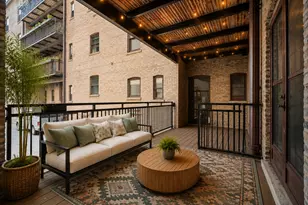 684 W Irving Park Rd, Chicago, IL 60613 - Photo 23
