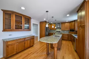 2721 Springdale Cir, Naperville, IL 60564 - Photo 5
