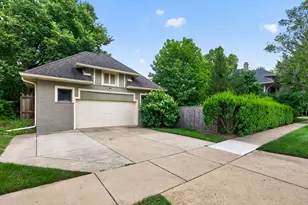 729 W Downer Pl, Aurora, IL 60506 - Photo 127