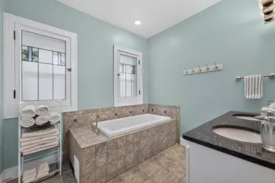 729 W Downer Place, Aurora, IL 60506 - Photo 87