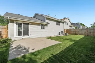1036 E Meadow Lake Dr, Palatine, IL 60074 - Photo 33