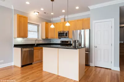 906 W Barry Avenue #3, Chicago, IL 60657 - Photo 3