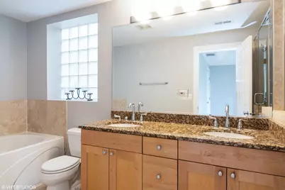 906 W Barry Avenue #3, Chicago, IL 60657 - Photo 9