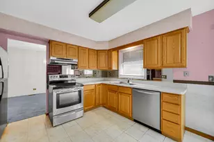160 Chatham Ln, Roselle, IL 60172 - Photo 7