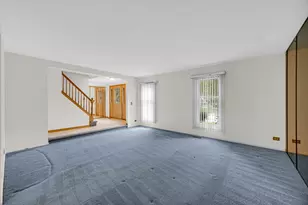 160 Chatham Ln, Roselle, IL 60172 - Photo 3