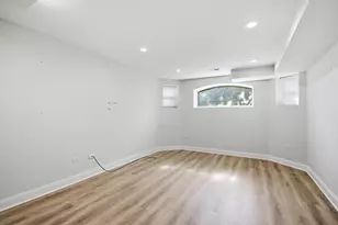 5851 N Virginia Ave, Chicago, IL 60659 - Photo 9