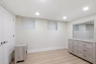 5851 N Virginia Ave, Chicago, IL 60659 - Photo 5