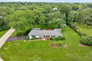 6N302 Oakwood Dr, Saint Charles, IL 60175 - Photo 3
